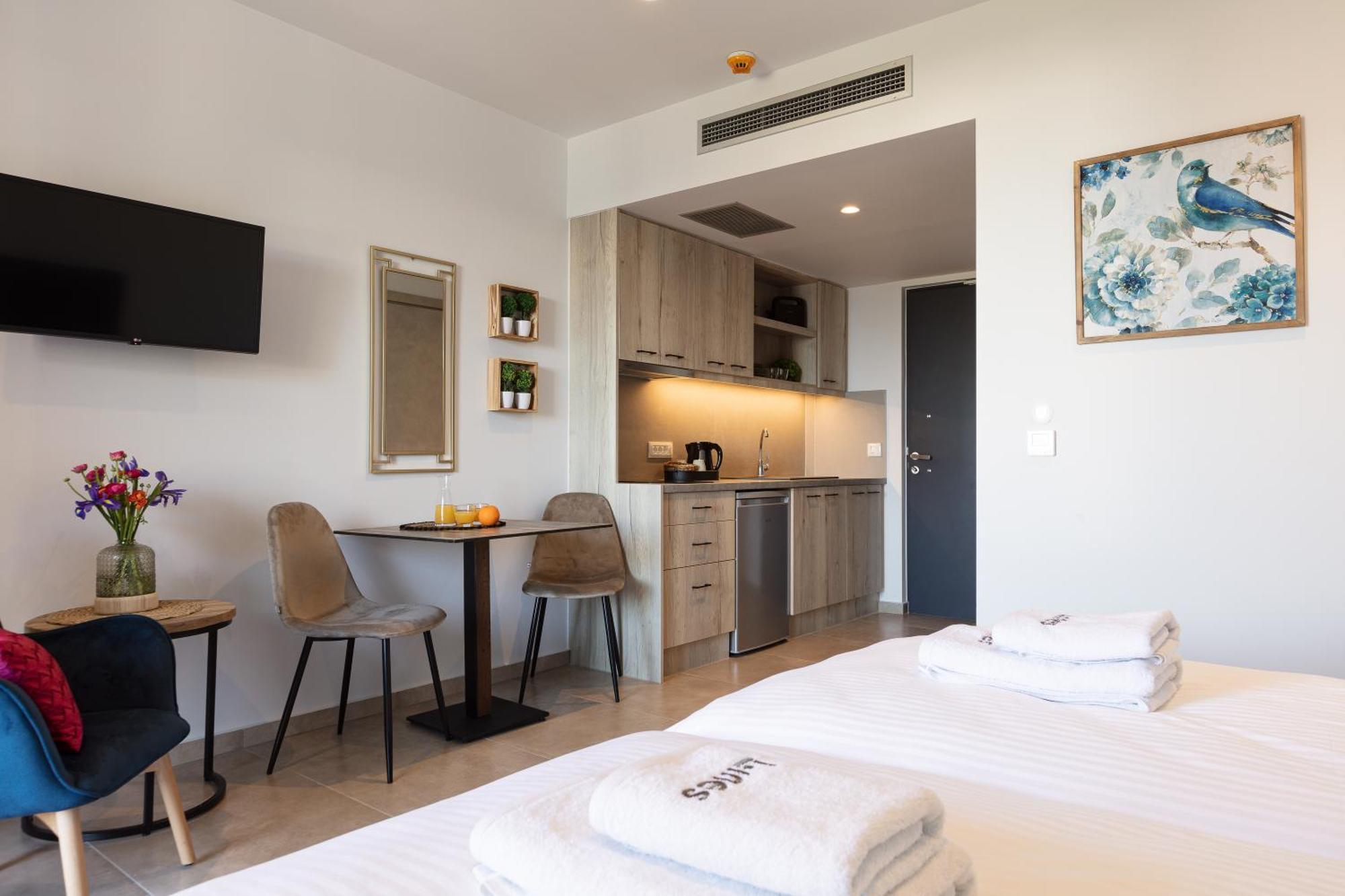 Lines Concept Accommodation Resmo Dış mekan fotoğraf